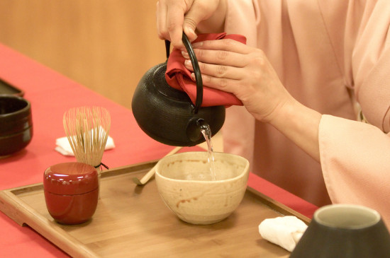 女人喝茶要行扣茶禮嗎，叩茶禮女士能用嗎？