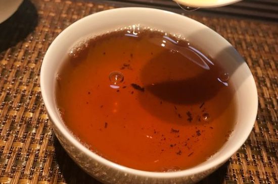 大紅袍第一泡要倒掉嗎，洗茶水需倒掉但第一泡出湯