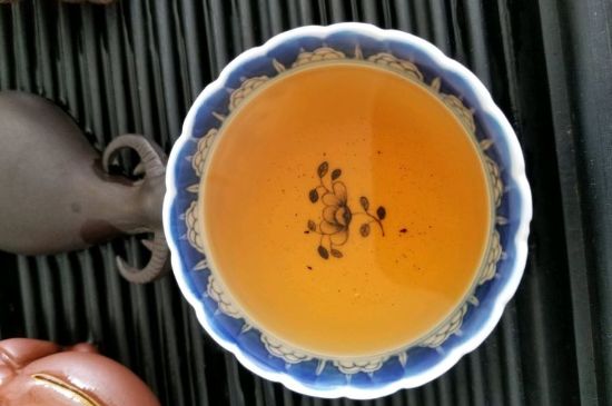 大紅袍第一泡要倒掉嗎，洗茶水需倒掉但第一泡出湯