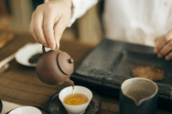 女人喝茶要行扣茶禮嗎，叩茶禮女士能用嗎？