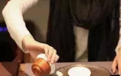 三才蓋碗的正確拿法，三才蓋碗抓碗法圖解