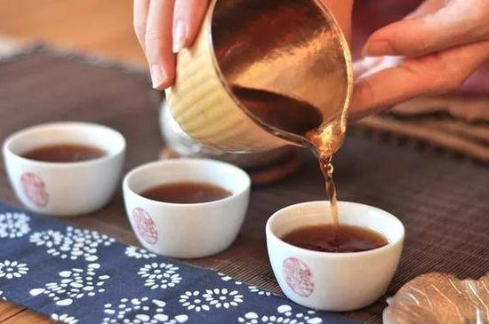 喝茶茶桌上的禮儀有哪些，泡茶待客十大禮儀不可不做！