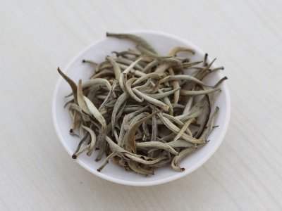 白茶品質(zhì)如何區(qū)分，白茶的優(yōu)劣質(zhì)量辨別方法