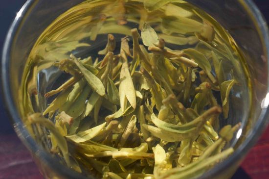 安吉白茶冷藏好還是冷凍好？這個(gè)需要根據(jù)存放時(shí)間來選擇