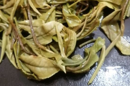 春茶上市白茶的好壞怎么區(qū)分，春白茶怎么分辨好不好？