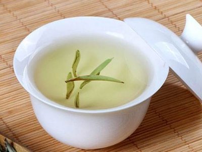 白毫銀針?lè)艓啄曜詈茫缀零y針什么年份最好？