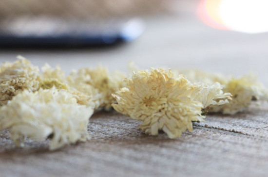 菊花茶買小朵還是大朵，泡茶用的小菊花和大菊花哪個好