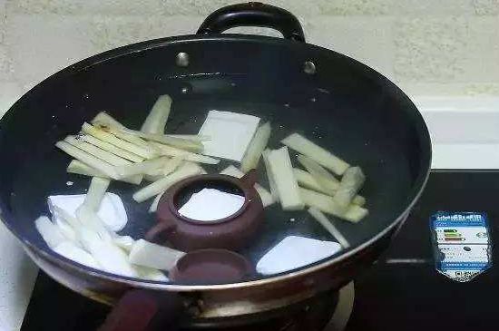 開壺放豆腐是錯(cuò)誤的，新買的紫砂壺正確開壺建議