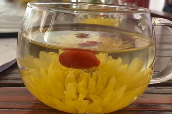 晚上可以喝菊花茶泡水嗎，睡覺前能不能喝菊花茶？