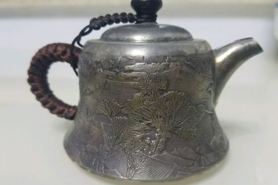 銀壺?zé)笏镉泻谏臇|西，為什么銀壺里有黑點(diǎn)