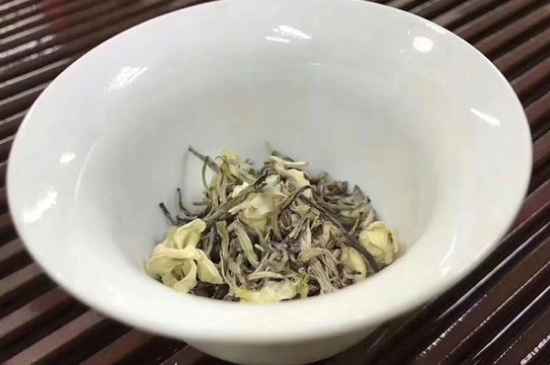 女孩喝茉莉茶的好處，茉莉茶葉的功效與禁忌
