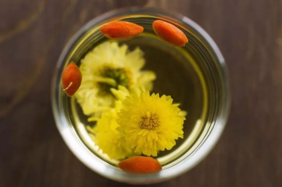 菊花茶的最佳搭配有哪幾樣，菊花茶和什么搭配喝效果好？