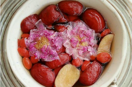 喝玫瑰花茶能祛斑嗎，玫瑰花茶有祛斑的功效嗎？