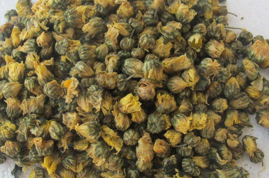 菊花茶大朵小朵有什么區(qū)別，菊花喝大朵還是小朵？