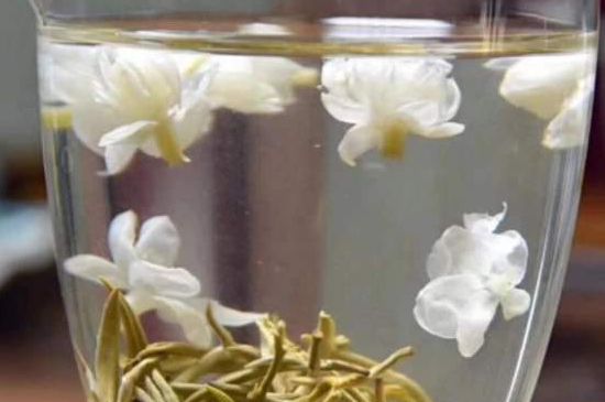 茉莉泡水禁忌，茉莉干花泡水的功效與禁忌