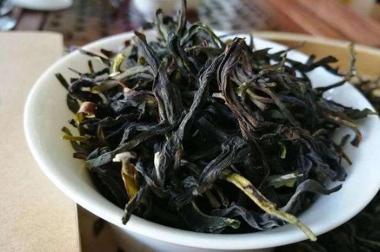 鴨屎香單叢雪片茶的特點，鳳凰雪片茶有什么特點？