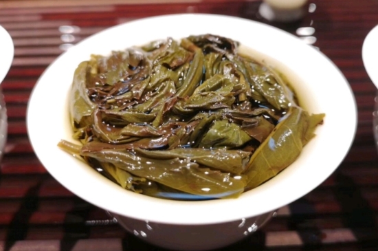 長(zhǎng)期喝巖茶會(huì)上火嗎？巖茶這樣喝了容易上火！