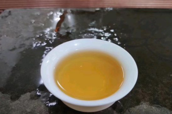 新舊白茶怎么區(qū)分，怎么分辨白茶是新還是舊