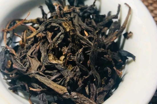 長(zhǎng)期喝巖茶會(huì)上火嗎？巖茶這樣喝了容易上火！