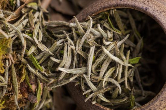 福鼎白茶要喝老的嗎，為什么喝白茶要喝老茶存新茶？