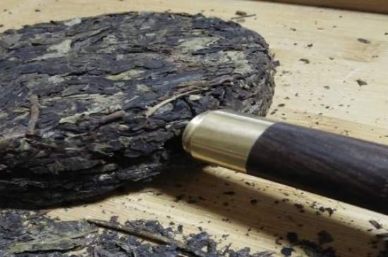 伏茶里的金花是黃曲霉素嗎，金花茯茶里的是什么菌