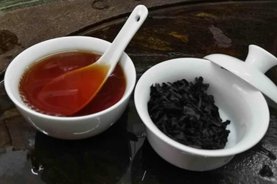 肉桂茶和大紅袍哪個(gè)貴，武夷山肉桂與大紅袍的價(jià)格比較