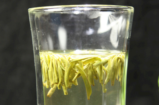 竹葉青茶泡不立起來怎么回事，竹葉青茶怎么泡立起來