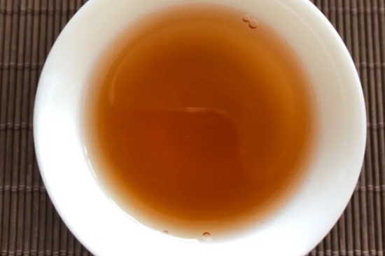 老白茶上火還是去火？夏季喝煮的老白茶會容易上火！