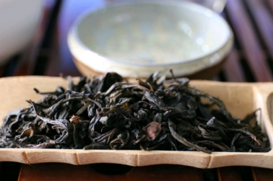 長(zhǎng)期喝巖茶會(huì)上火嗎？巖茶這樣喝了容易上火！