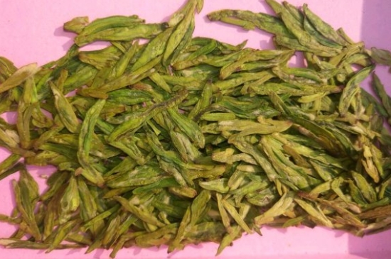 西湖龍井新茶和陳茶的區(qū)別，怎么區(qū)分龍井新茶和舊茶？