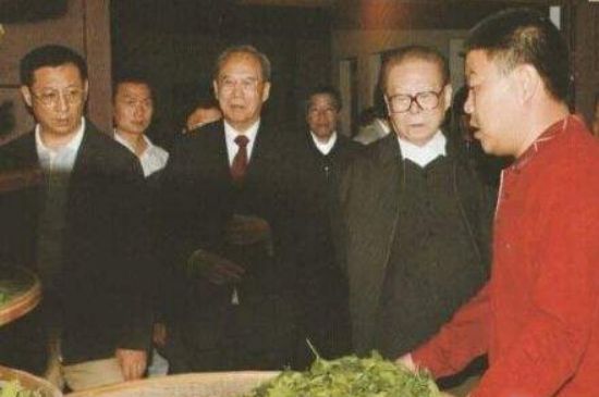 母樹(shù)大紅袍給誰(shuí)喝了，為什么母樹(shù)大紅袍叫三棵六株？