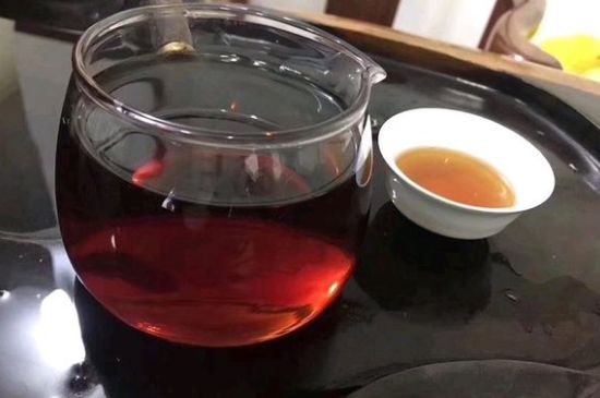 黑茶排濕毒的身體表現，喝黑茶排毒反應癥狀