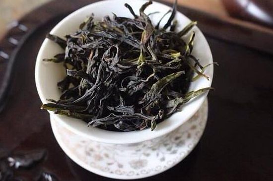 鴨屎香單叢雪片茶的特點，鳳凰雪片茶有什么特點？