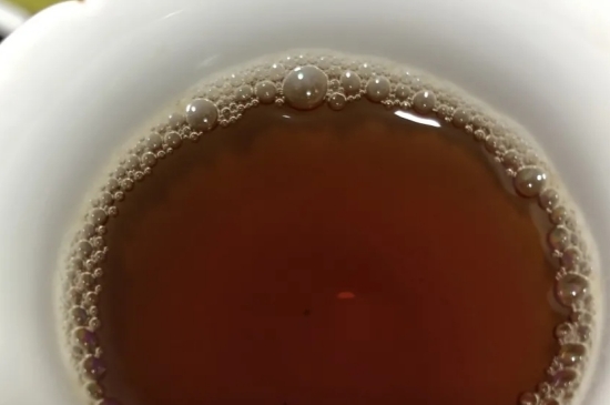 老白茶上火還是去火？夏季喝煮的老白茶會容易上火！