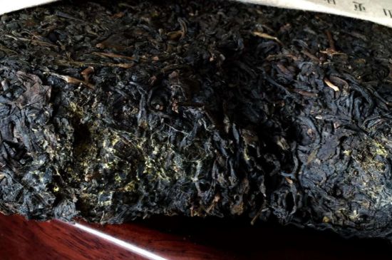 伏茶里的金花是黃曲霉素嗎，金花茯茶里的是什么菌