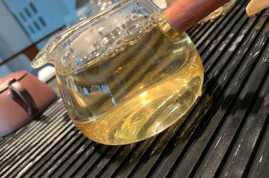 白毫銀針年份越久越好嗎，銀針白毫是否越陳越好