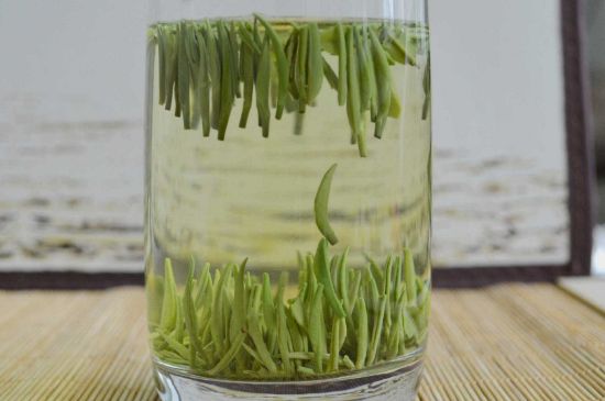 雀舌和竹葉青的區(qū)別，雀舌對比竹葉青圖片